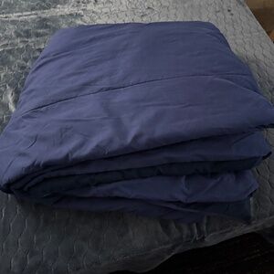 Navy Blue 100% Polyester Microfiber Channel Stitch Comforter All-Season Down